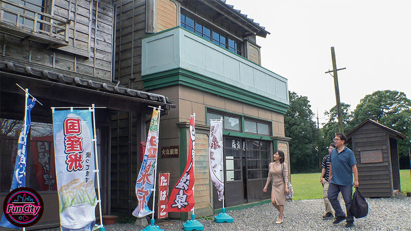 筆おろし温泉ソープ 親父が再婚して― Hカップ巨乳の義母さんができた。家族旅行で僕が童貞だとわかると淫乱な義母さんに狙われて…逢見リカ「fjin00074」- FANZA動画レビュー