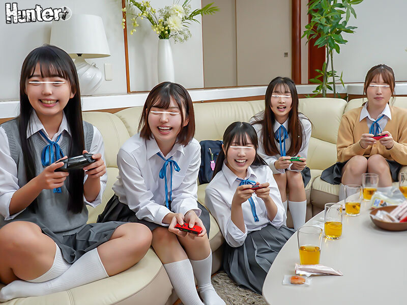 『お兄ちゃんで罰ゲーム』開始!これは普段からキモがられている兄の部屋に妹と友達が乱入し突然パンツを見せる罰ゲーム!更にエスカレートしていき「huntc00350」- FANZA動画レビュー