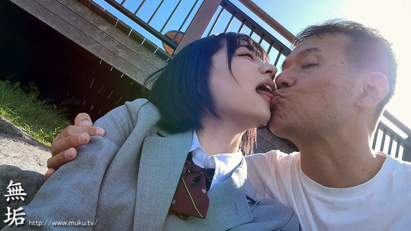 背伸びざかりの制服少女は修学旅行を抜け出してパパ世代おじさんとベロチューデート。そのままホテルに籠って何度も、何度も、中出しセックスでオトナを感じました。 虹村ゆみ「mudr00316」- FANZA動画レビュー